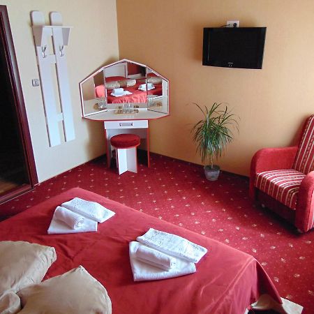 Hotel Serpanok Tyachiv Εξωτερικό φωτογραφία