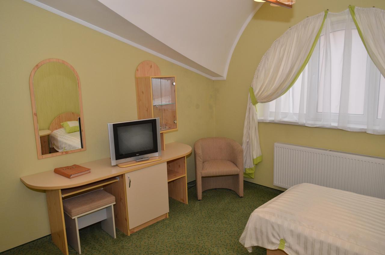 Hotel Serpanok Tyachiv Εξωτερικό φωτογραφία