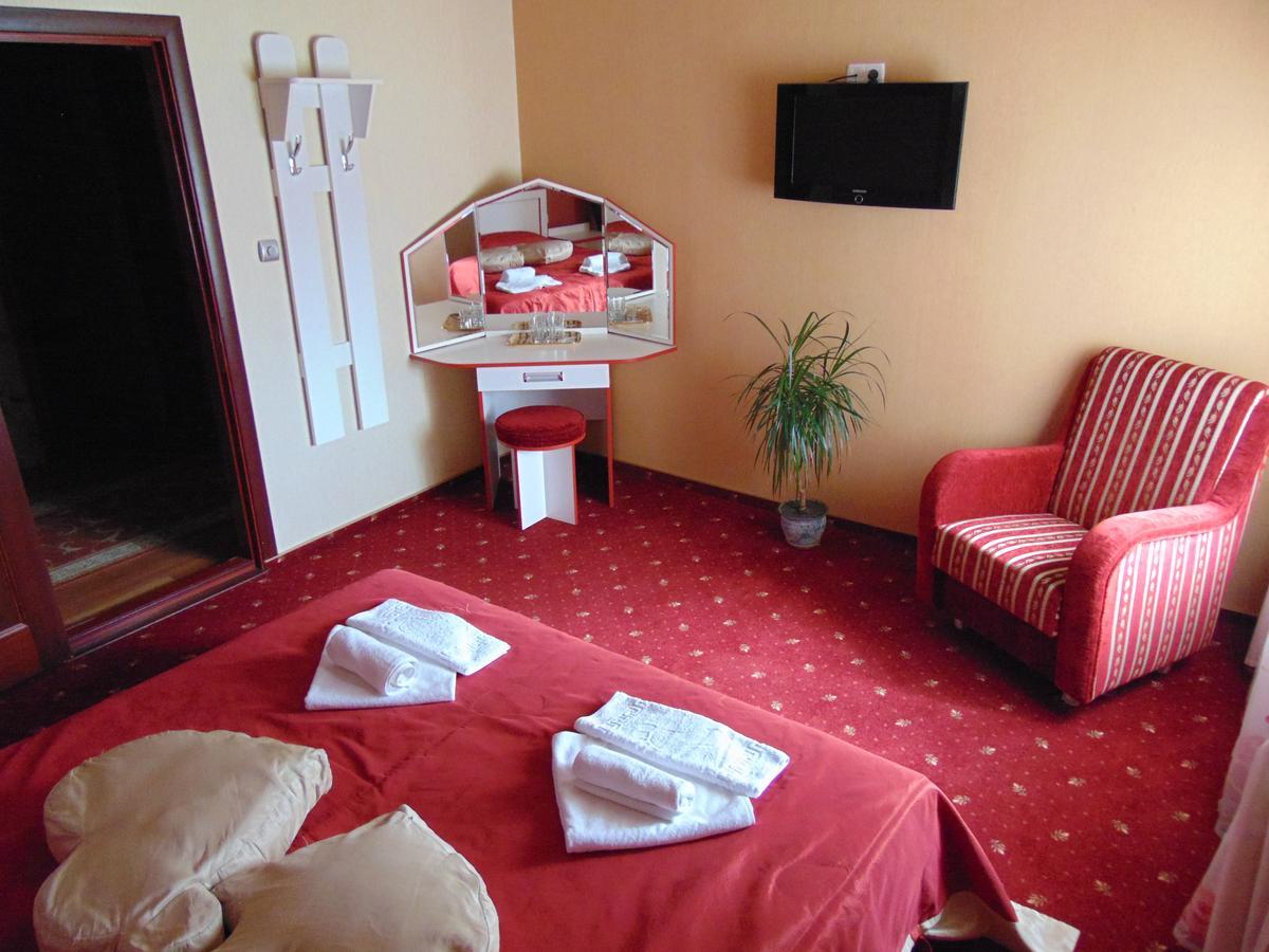 Hotel Serpanok Tyachiv Εξωτερικό φωτογραφία